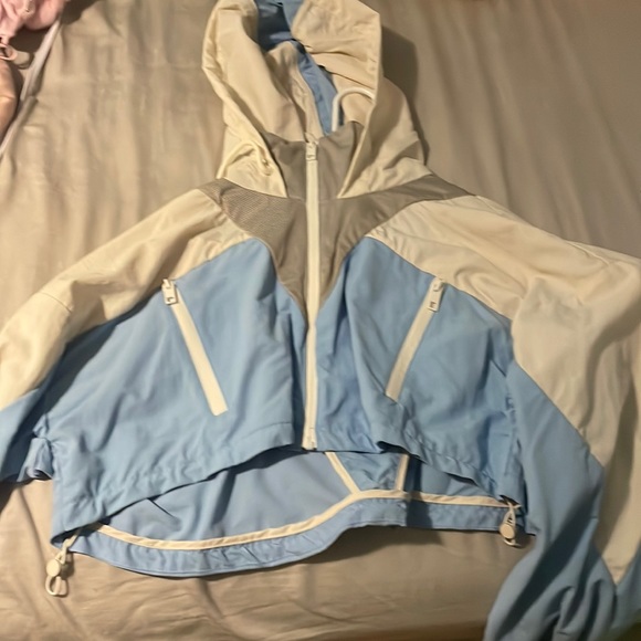 cropped blue white and grey wind breaker - Picture 1 of 3